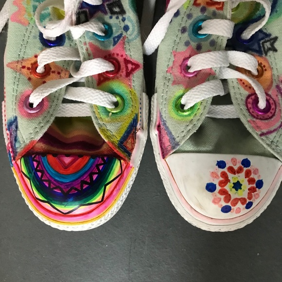 Converse with hand-drawn design - Picture 2 of 8